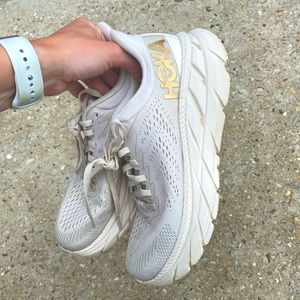 HOKA CLIFTON 7!! Women’s 6.5. Worn 3 times. Tan